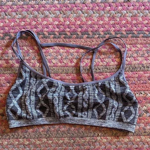 VICTORIAS SECRET GREY CABLE KNIT STRAPPY SEAMLESS BRALETTE - Picture 1 of 4